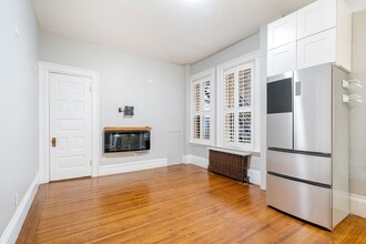 261 Beacon St, Unit 32 in Boston, MA - Building Photo - Building Photo