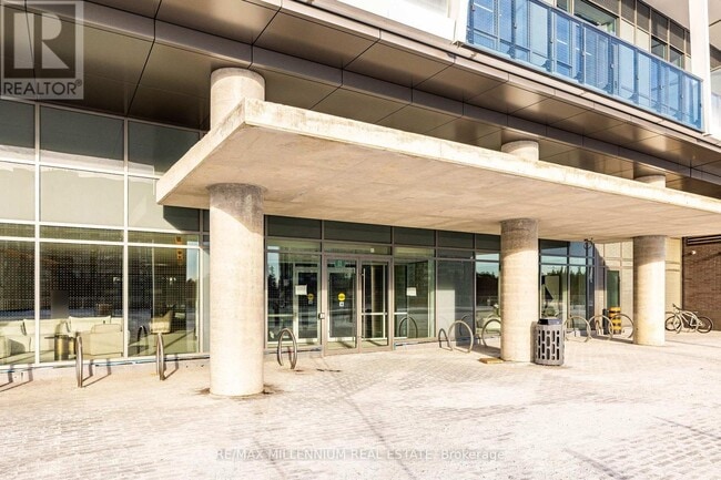 30 Upper Mall Wy in Vaughan, ON - Building Photo - Building Photo