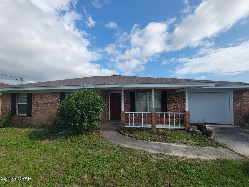 6514 Omoko St in Panama City, FL - Building Photo
