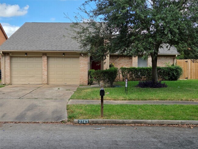 2743 Ferry Landing in Sugar Land, TX - Building Photo - Building Photo