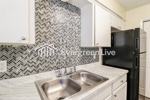 6 Wagon Cir in Little Rock, AR - Building Photo