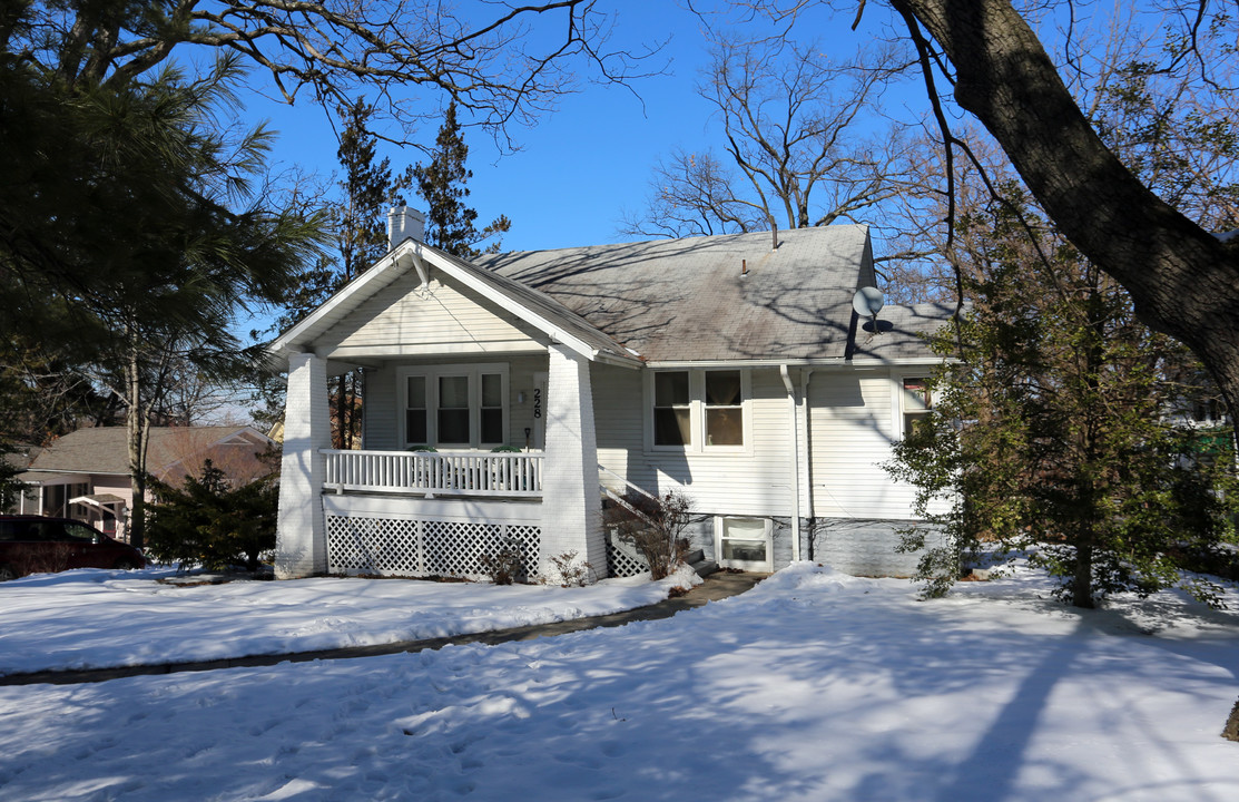 228 Manor Cir in Takoma Park, MD - Building Photo