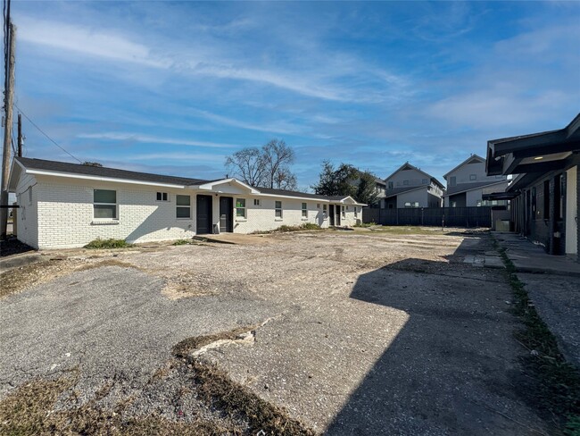 property at 206 E 33rd St