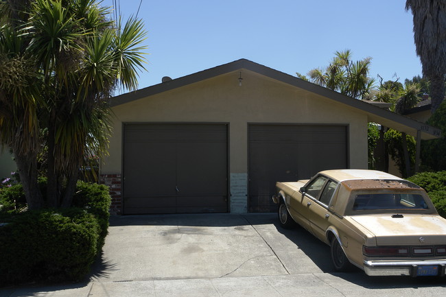 3132-3134 Maple Ave in Oakland, CA - Foto de edificio - Building Photo