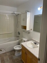 3306 Haida Dr in Victoria, BC - Building Photo - Building Photo