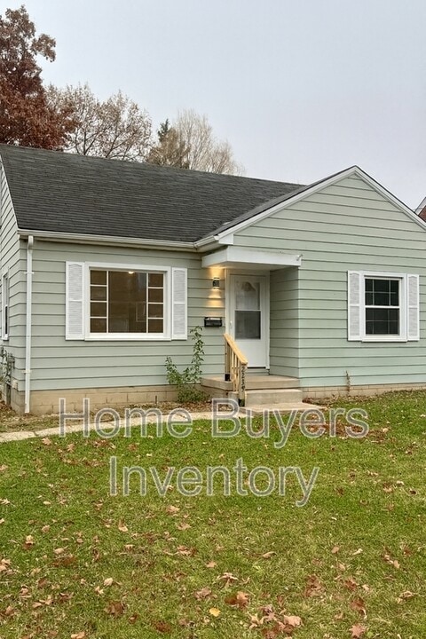 2235 Ridgelawn Ave in Youngstown, OH - Building Photo