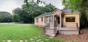 290 Sunset Dr in Athens, GA - Building Photo