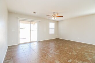 1038 E Leslie Ave in San Tan Valley, AZ - Building Photo - Building Photo