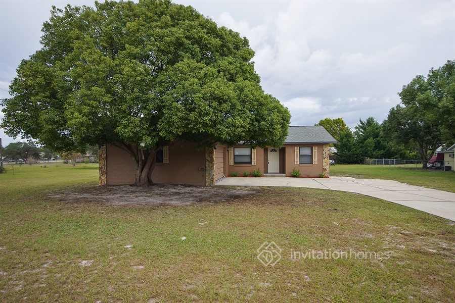 11303 Layton St in Leesburg, FL - Foto de edificio