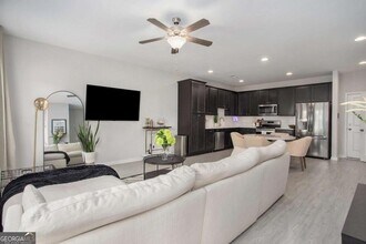 1961 James Red Moore Blvd in Atlanta, GA - Building Photo - Building Photo