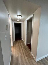 1470 NE 123rd St in North Miami, FL - Foto de edificio - Building Photo