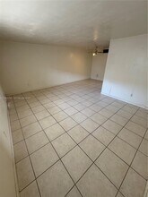 16215 NE 18th Ct in North Miami Beach, FL - Foto de edificio - Building Photo