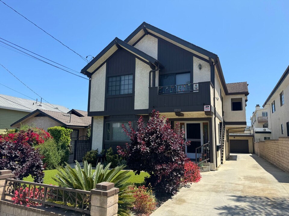 1253 W 23rd St in Los Angeles, CA - Building Photo