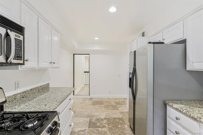 23467 Park Sorrento in Calabasas, CA - Building Photo - Building Photo