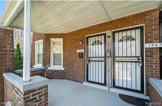 1045 Casgrain St in Detroit, MI - Building Photo - Building Photo