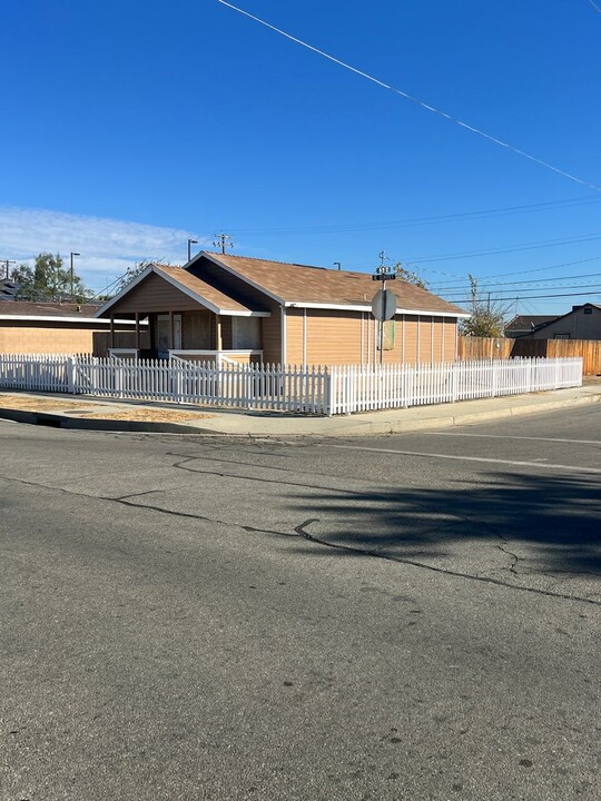 844 E St in Wasco, CA - Building Photo