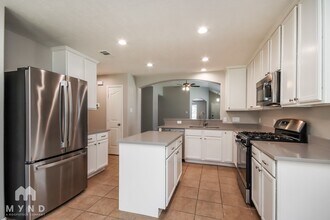 5835 Deleon Trail Dr in Spring, TX - Foto de edificio - Building Photo