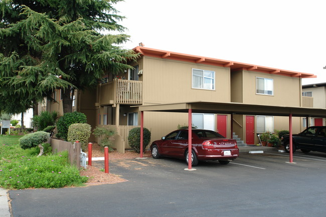 Claremont Apartments in Salinas, CA - Building Photo - Building Photo