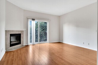 Corinth Luxury Investments LLC in Los Angeles, CA - Foto de edificio - Building Photo