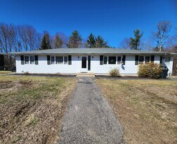 63 W High St in Somersworth, NH - Building Photo