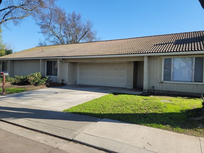 3904 Monteview Dr in Modesto, CA - Building Photo - Building Photo