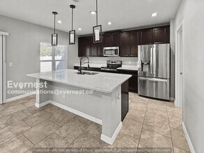 5587 Sabal Dr in St. Cloud, FL - Foto de edificio - Building Photo