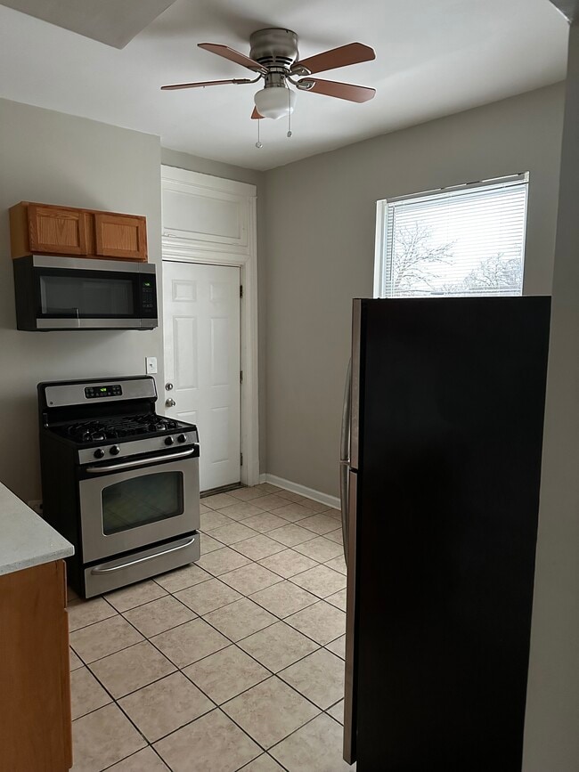 5437 S Laflin St, Unit 1R