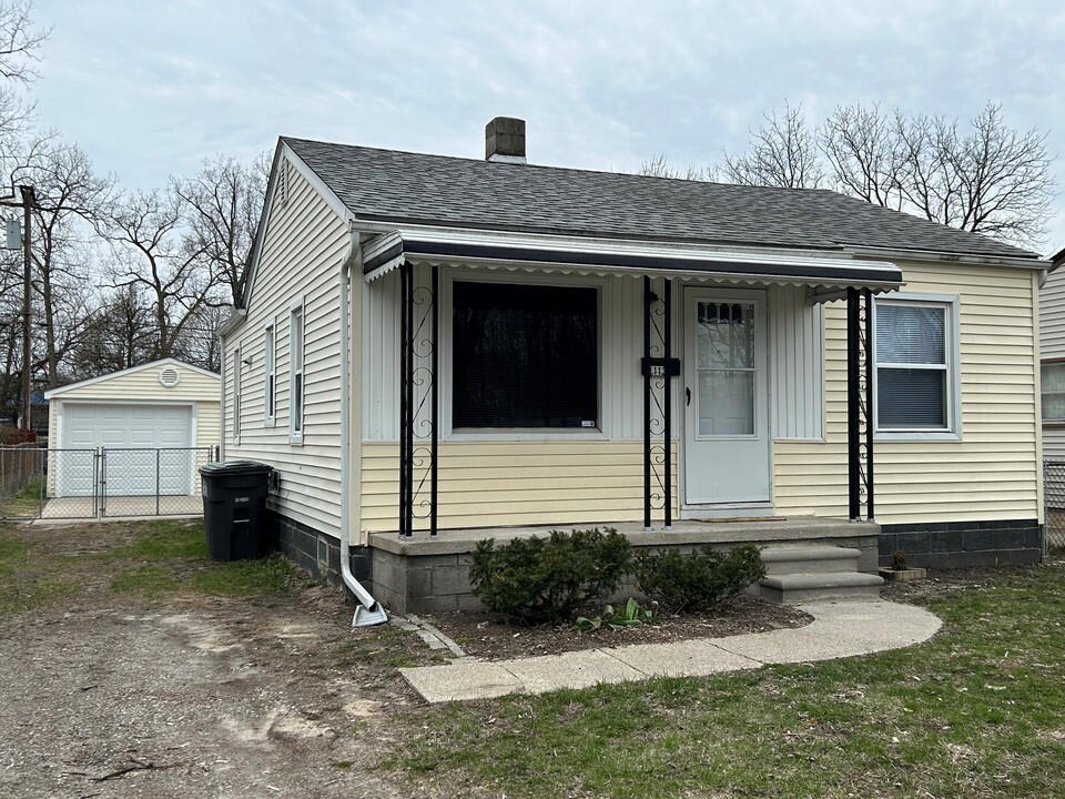 11134 Cornell St in Taylor, MI - Foto de edificio