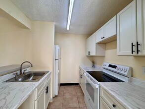 710 Meadows Cir in Boynton Beach, FL - Building Photo - Building Photo