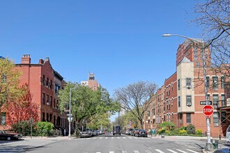 Manhattan Valley Townhouse in New York, NY - Building Photo - Building Photo