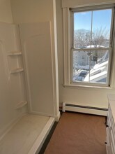 10.5 Bentley St, Unit #3 in Salem, MA - Foto de edificio - Building Photo