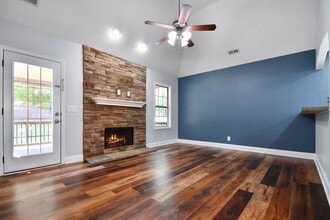 430 Leslie Wood Dr in Clarksville, TN - Building Photo - Building Photo