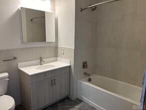 526 North Ave-Unit -318 in Dunellen, NJ - Foto de edificio - Building Photo