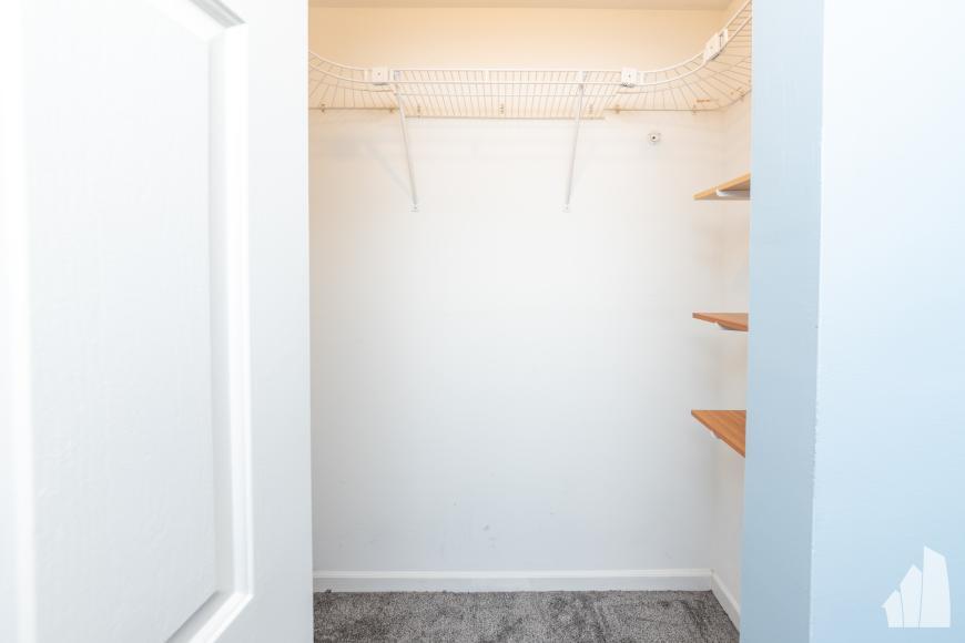 2356 N Elston Ct in Chicago, IL - Building Photo