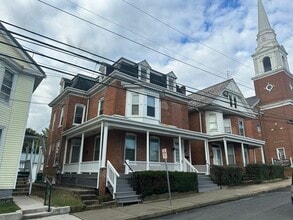 18 W North St, Unit Floor 2 in Waynesboro, PA - Building Photo - Building Photo
