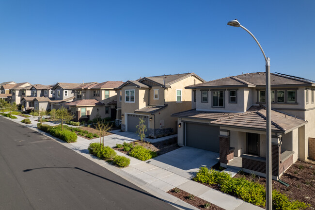 Arborly at Sommers Bend in Temecula, CA - Building Photo - Building Photo