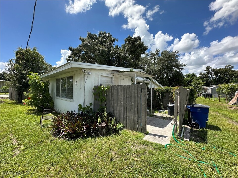 1746 Pacific Ave in North Fort Myers, FL - Building Photo