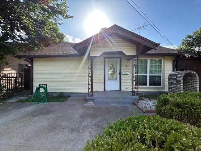 property at 807 S Van Buren Ave
