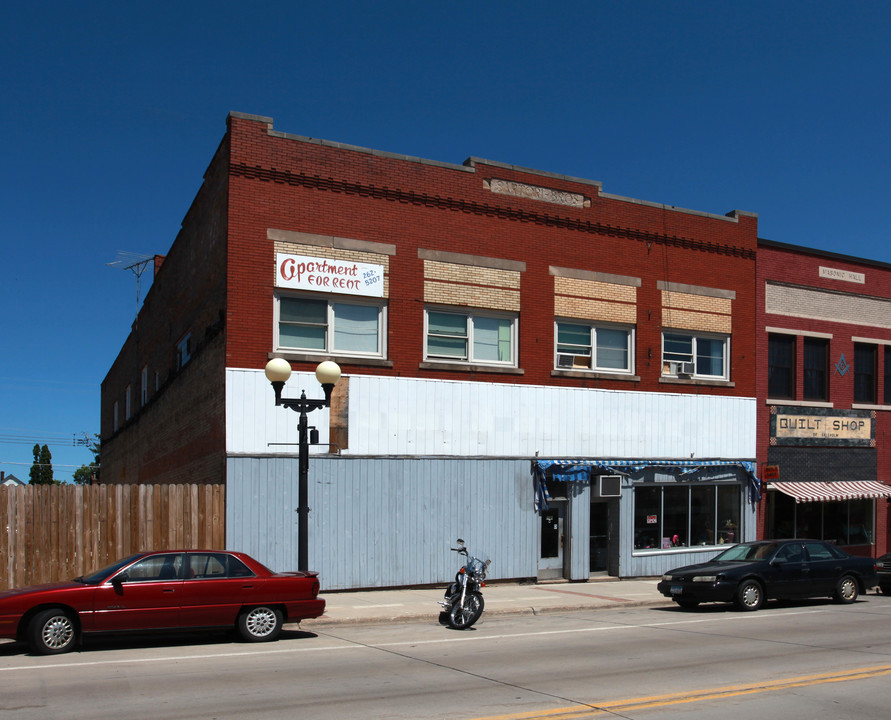 118 W Lake St in Chisholm, MN - Building Photo