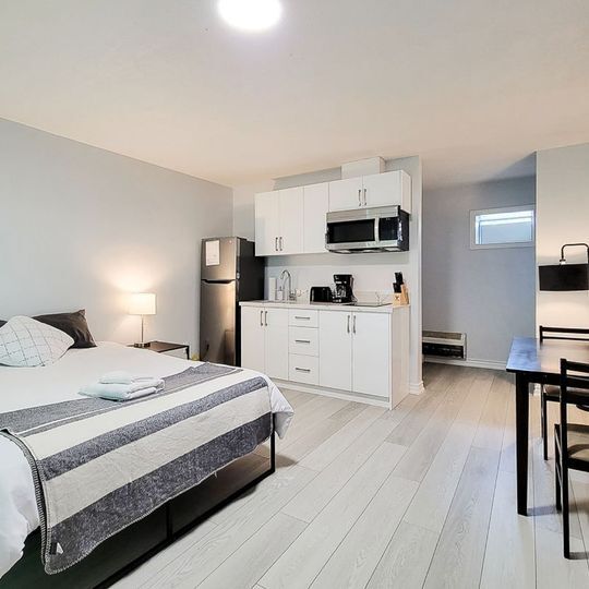 8004 Lundy's Ln in Niagara Falls, ON - Building Photo - Building Photo