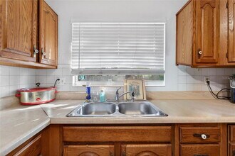 5230 45th Ave N in St. Petersburg, FL - Building Photo - Building Photo