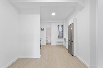 308 W 82nd St in New York, NY - Building Photo - Building Photo