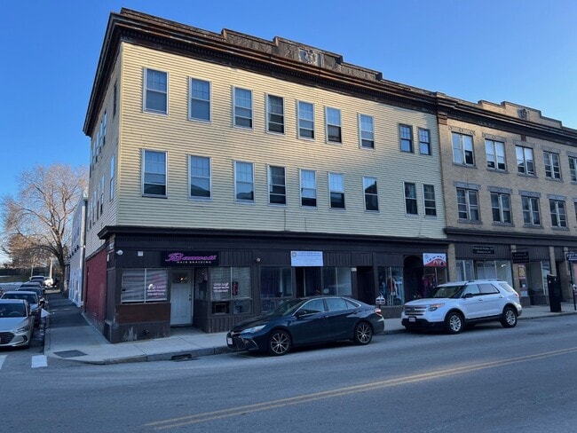 248-262 Middlesex St, Unit 260 in Lowell, MA - Building Photo - Building Photo