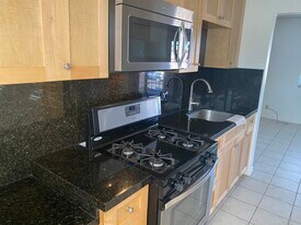 3133 Kemper St, Unit 1