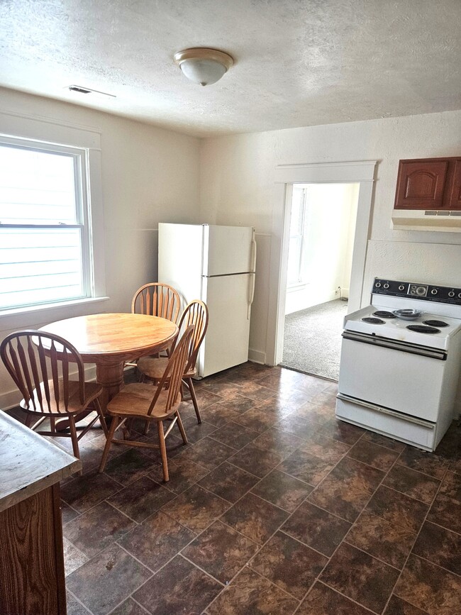 546 E 22nd St, Unit 2 in Erie, PA - Foto de edificio - Building Photo