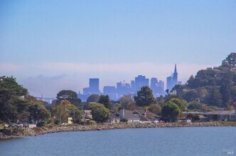 747 Tiburon Blvd in Tiburon, CA - Building Photo - Building Photo