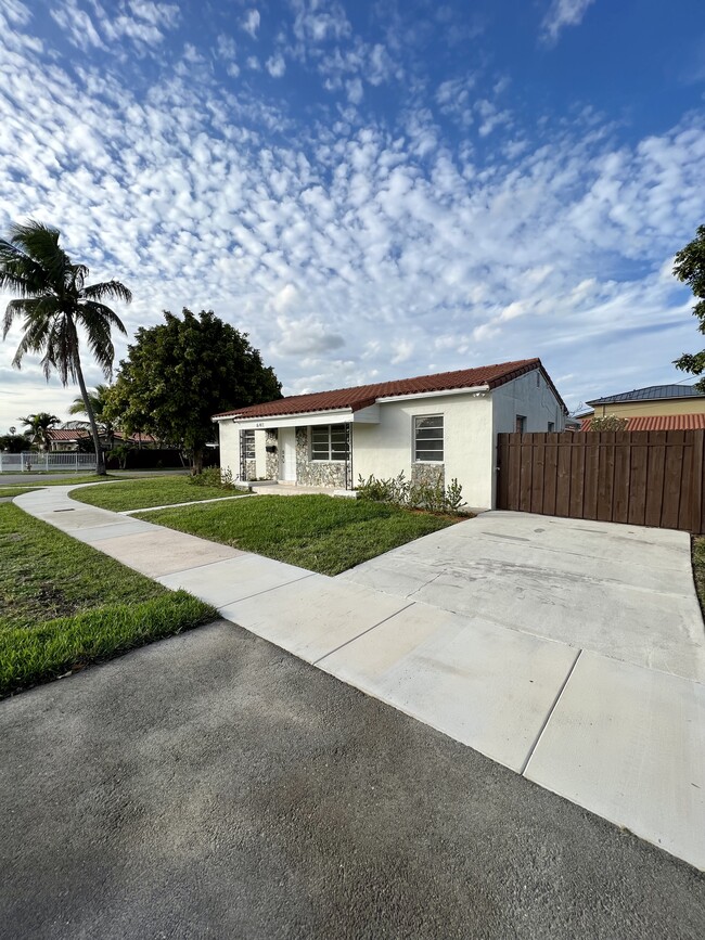 641 SW 71st Pl in Miami, FL - Building Photo - Building Photo