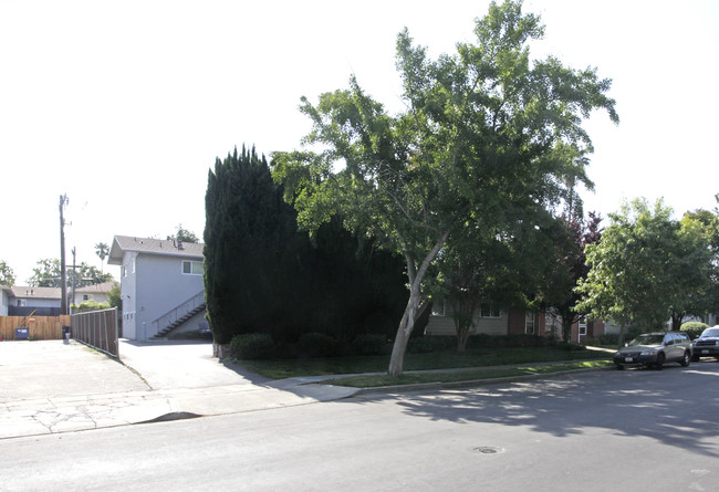 Cupertino Square Apartments in Sunnyvale, CA - Foto de edificio - Building Photo