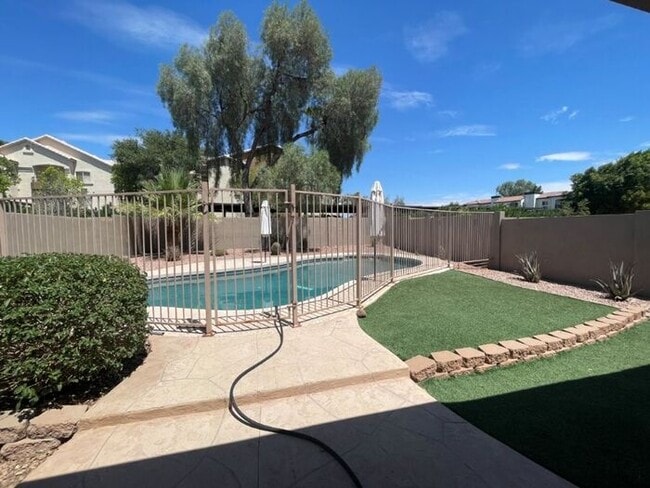 17407 N 47th St in Phoenix, AZ - Foto de edificio - Building Photo