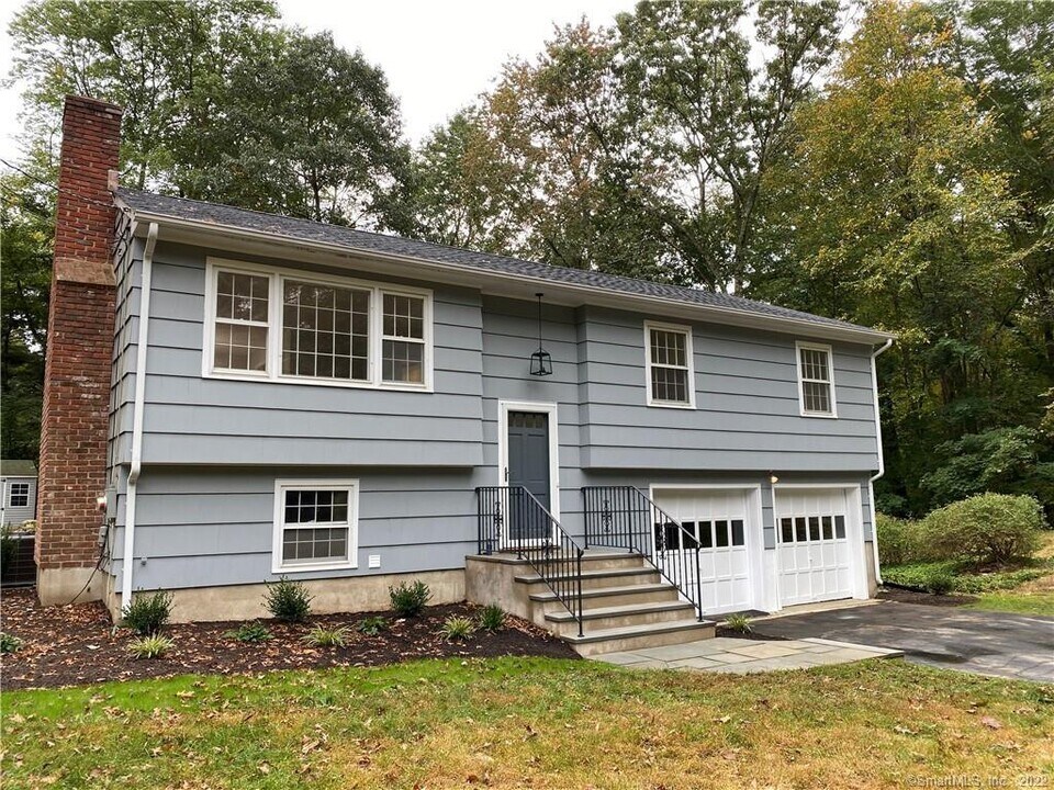65 Cherry Ln in Wilton, CT - Building Photo